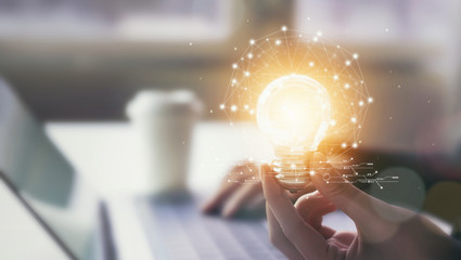 不向命运低头的名人事例