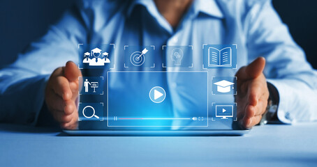 红豆象征相思的典故是什么？