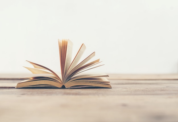 红豆象征相思的典故是什么？