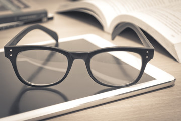 不向命运低头的名人事例